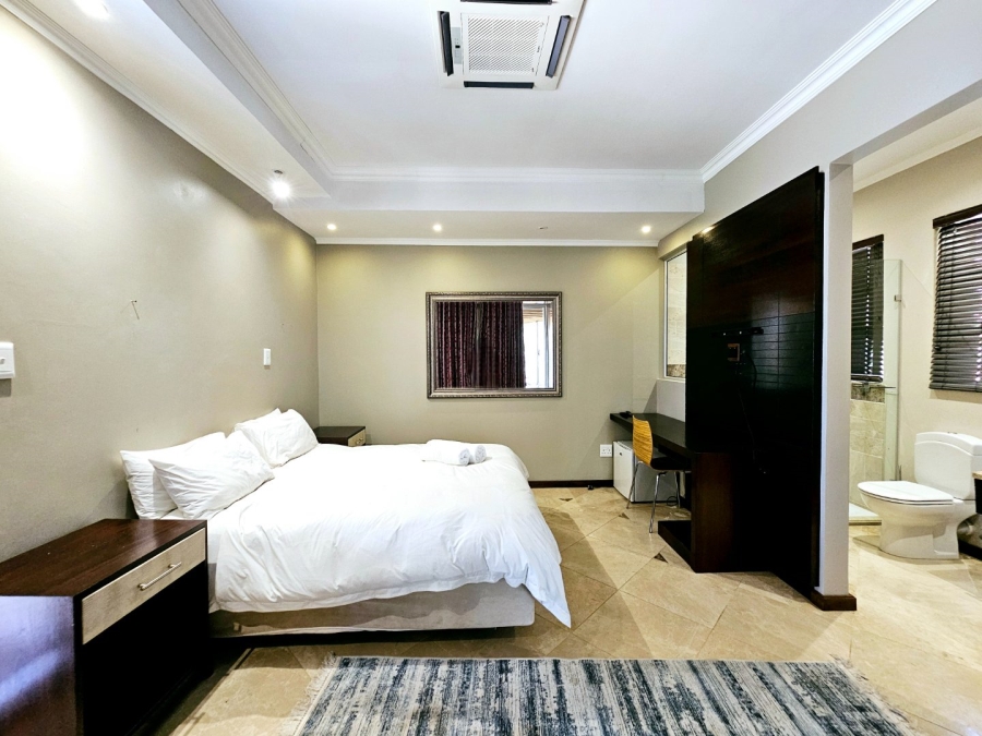 8 Bedroom Property for Sale in Waverley Free State